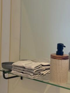 Stylish 1BR Workspace Parking central London - 5