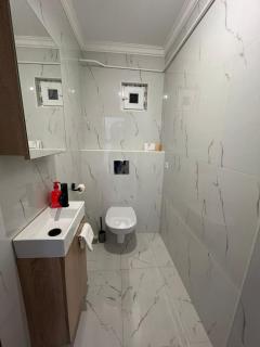 Dominic - 4 Mins from center - 4