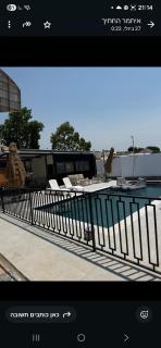 בקתות אהבה וחלום - 1