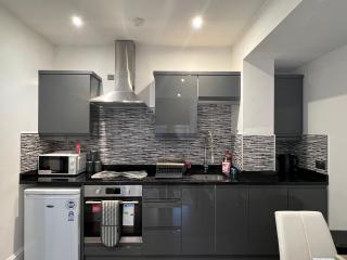 Beautiful 2-Bed apartment City Centre near LGI - 6