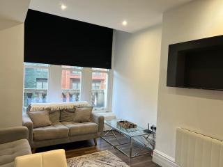 Beautiful 2-Bed apartment City Centre near LGI - 4