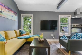 Niagara Falls Retreat 2BR with Parking - 8