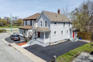 Niagara Falls Retreat 2BR with Parking - 6