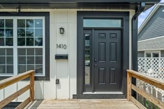 Modern & Cozy Haven - Close to Downtown - 2