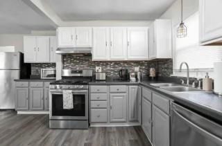 Modern 3-Suite Home on 3 Acres - Pet-Friendly - 7