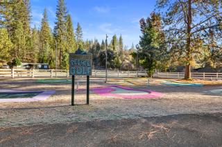 Yosemite Lakes Bunkhouse Cabin 27 - 2