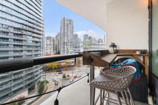 Modern Chic Apartment with Balcony & Workspace - 8