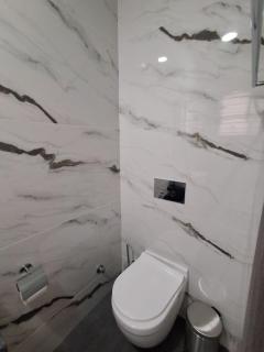 APARTMENT 204 ALT- c - 1