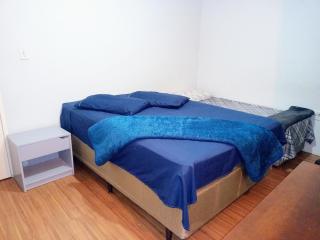 Large and well-located AP for up to 10 people! - 3