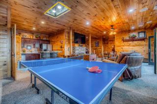 Luxe Cabin - Hot Tub, Deck, Views, Near Blue Ridge - 5