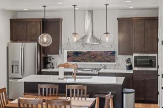 Focus Up at the Mountains Ski Retreat Hot Tub MTN Green - 6