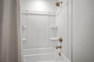 Focus Up at the Mountains Ski Retreat Hot Tub MTN Green -  - 1