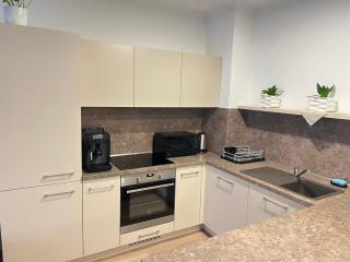 Die LUX Modern and Cozy Apartment with Free Parking - 2