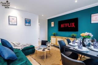 3x Bedroom Apartment that Sleeps 6x with Ample Parking - 0