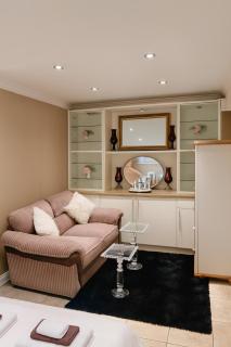 Stunning home next to Excel, London City Airport and East London University - 7