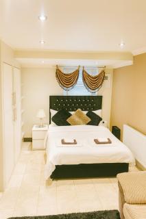 Stunning home next to Excel, London City Airport and East London University - 8