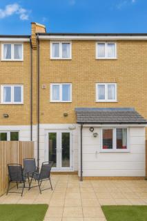 Stunning home next to Excel, London City Airport and East London University - 4