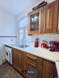 Cosy central Apt with Private Balcony by LS2G Stay Greater London - 1