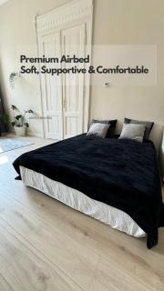 Luxury Parisian Designed 3-Bedroom Gem in Heart of Budapest - Budapest - 2