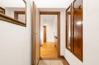 Quiet City Center Apartment - 6