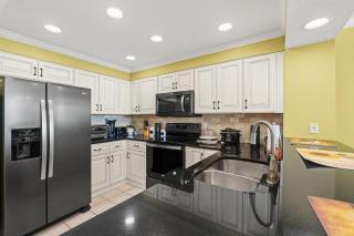 Renovated Beach Front Condo - 8