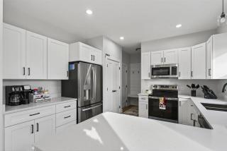 Modern Farmhouse Retreat in Urbandale - 3