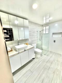 Luxury Beach Retreat Modern 1BR and Pool - 7