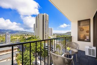 10Fl Remodeled, Walk to Waikiki Beach with Wi-Fi & Parking - 9