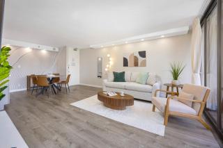 10Fl Remodeled, Walk to Waikiki Beach with Wi-Fi & Parking - 2