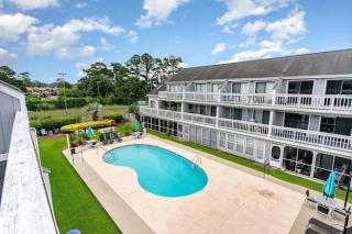 Resort Escape • Heated Pool + Balcony • Sleeps 4 - 4