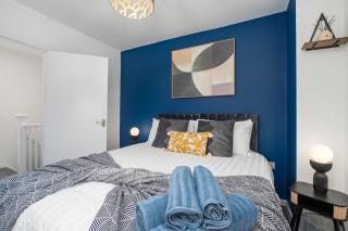 Luxury House - Brand New - Parking - Sleeps 5 - 3