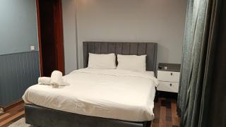 2bHk with shopping mall near all city attraction - 9