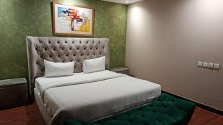 2bHk with shopping mall near all city attraction - 4