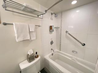 Ala Moana Hotel 24FL Ocean View Renovated - 1