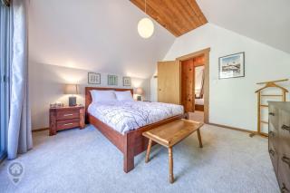 Pet-Friendly Original Ski Cabin by StayIn - 7