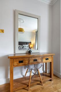 Westfield Luxe Stay 3BR White City Up to 8 AC - 6