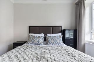 Westfield Luxe Stay 3BR White City Up to 8 AC - 1