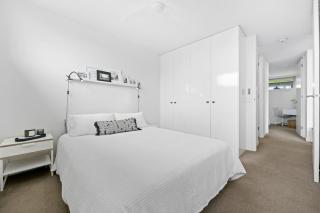 Refined Seddon Retreat in Coveted Locale plus parking - 8