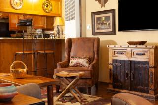 Grandview 1 Rustic Retreat - WiFi - Cable - Fireplace - Grill - One Block from Main Street! - 6