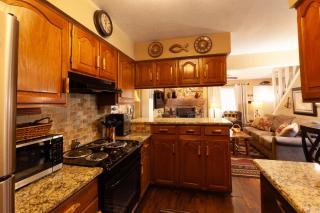 Grandview 1 Rustic Retreat - WiFi - Cable - Fireplace - Grill - One Block from Main Street! - 5