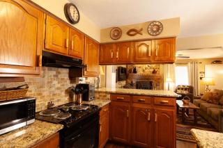 Grandview 1 Rustic Retreat - WiFi - Cable - Fireplace - Grill - One Block from Main Street! - 3