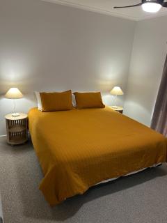 Spacious 3 bdrm Unit, Rocky CBD - 2