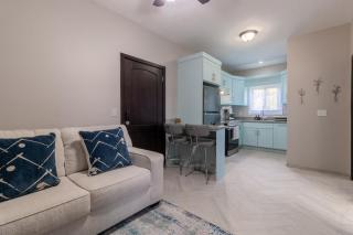 Lumora - Cozy 2-BD Condo in French Cay - 0