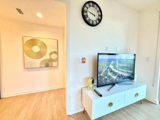 New Luxury 1BR Stay in the Heart of Irvine - 4
