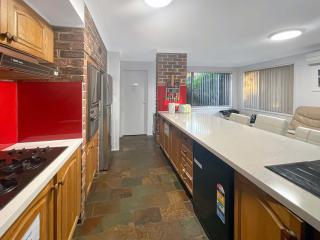 MetaWise Cozy Family Room4 in Shared Home Free Parking - 2