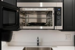 Modern and Comfy Guest House in a Great Location - 8