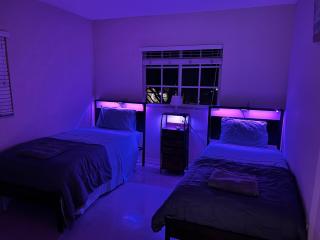 Twin or King bed w bath - 9