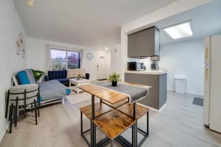 Near Tech Hub and Transit Central Bellevue Home - 9