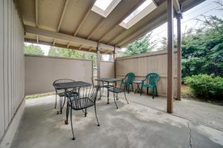 Near Tech Hub and Transit Central Bellevue Home - 7