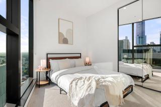Stunning Melb Oasis - Pool, Gym & Cityscape Views - 8